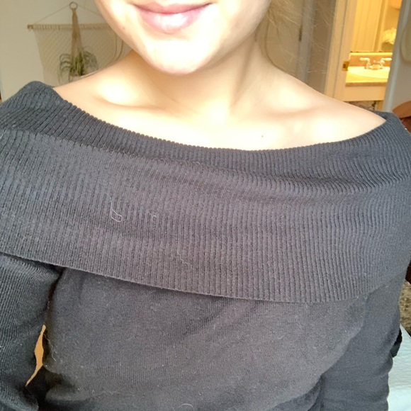 Off the shoulder sweater - Picture 2 of 6